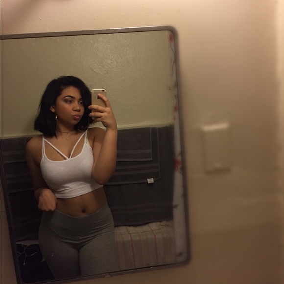 Meet your Posher, Natalie - Picture 2 of 2